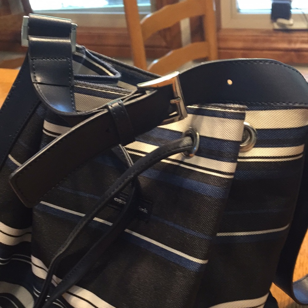 Bucket bag - Picture 3 of 7